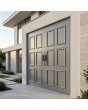 Grijze aluminium voordeur in traditionele stijl