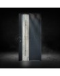 Voordeur van antracietkleurig aluminium met een witte steenlook