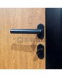 PIVOT RAIL6 - aluminium taatsdeur met zwarte verticale lamellen van aluminium profielen