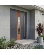 Voordeur van antracietkleurig aluminium met houten decor