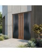 Antracietkleurige dubbele aluminium voordeur met houten decor in goudkleurig eiken